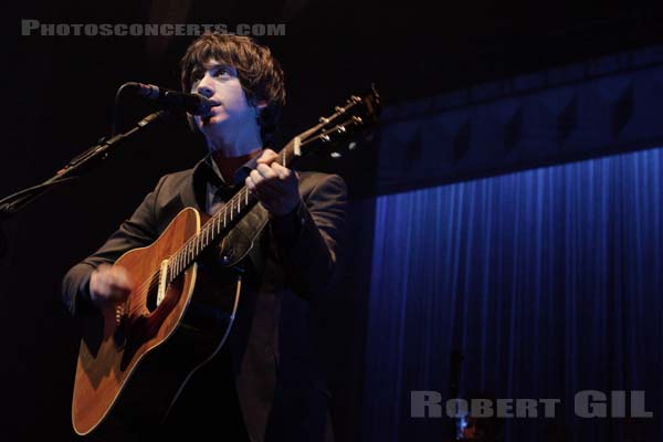 THE LAST SHADOW PUPPETS - 2008-08-26 - PARIS - Olympia - Alex Turner